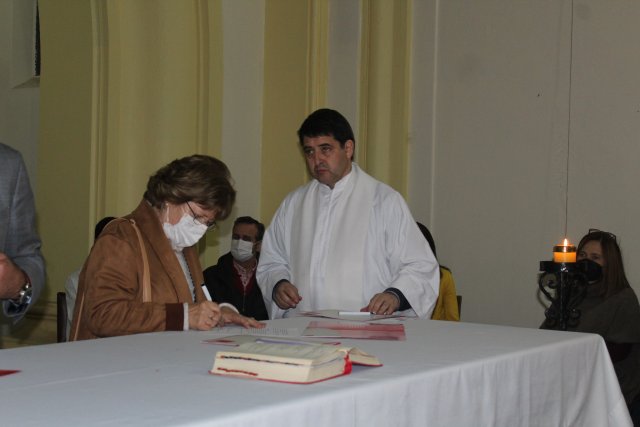 Mónica Denegri firmando MoU