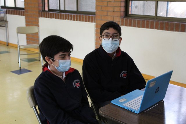 Estudiantes NSDC en Asamblea REI