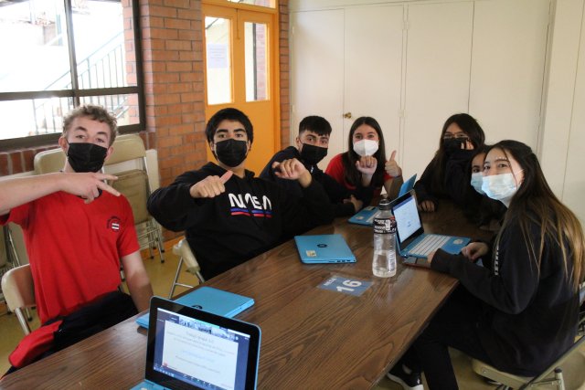 Estudiantes NSDC en Asamblea REI