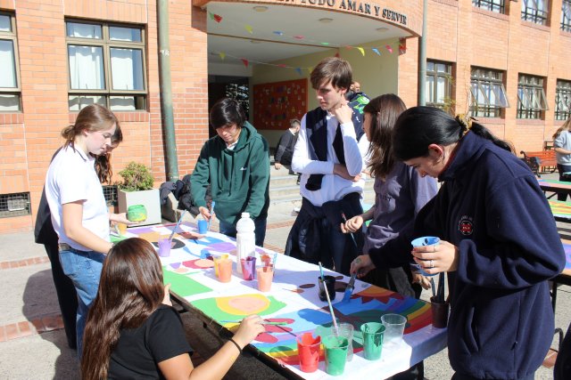 10 (3)WEB NSDC 2023 - III y IV Medios - Actividad con lienzos - Reflexión de jóvenes sobre nuestra sociedad