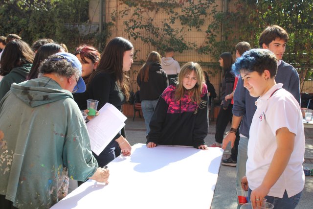 8WEB NSDC 2023 - III y IV Medios - Actividad con lienzos - Reflexión de jóvenes sobre nuestra sociedad