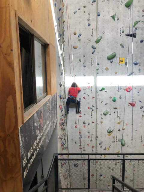 WEB NSDC 2023 - Jornada de escalada en gimnasio El Muro - III y IV Medios - Electivo Montañismo y escalada02