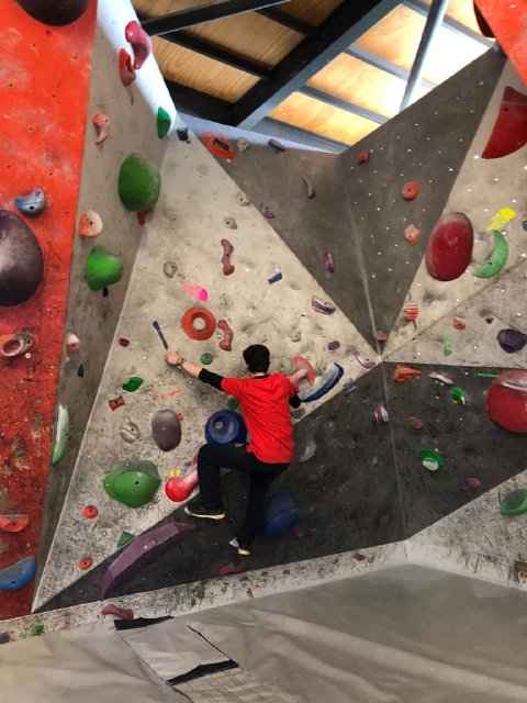WEB NSDC 2023 - Jornada de escalada en gimnasio El Muro - III y IV Medios - Electivo Montañismo y escalada08