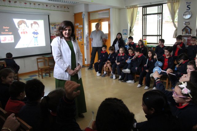 Visita de Apoderados Médicos a los 2° Básicos
