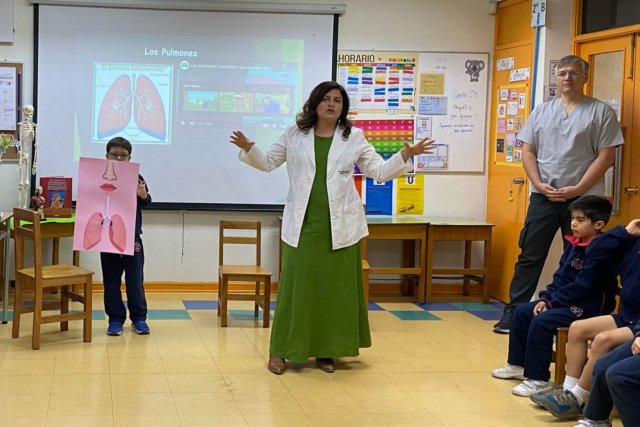 Visita de Apoderados Médicos a los 2° Básicos