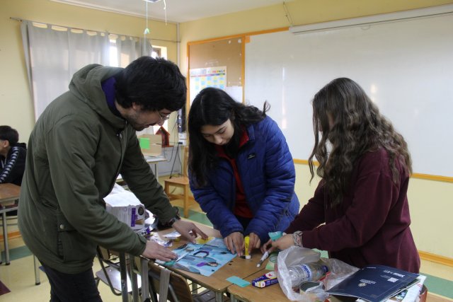 Actividad: crear imagen con materiales reciclados