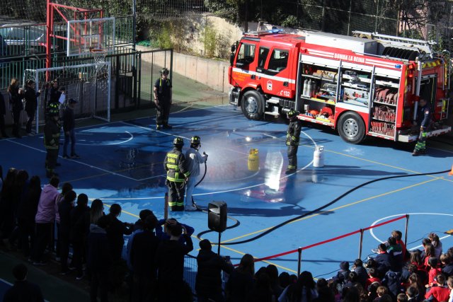NSDC 2024 - Los Bomberos visitan el Colegio 45