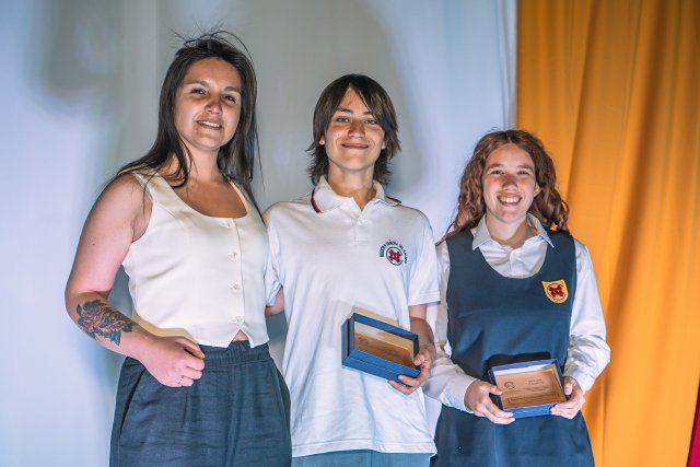 Premio de Ciencias: Matthew Tapp Valenzuela  y Florencia Acuña Fogliatti